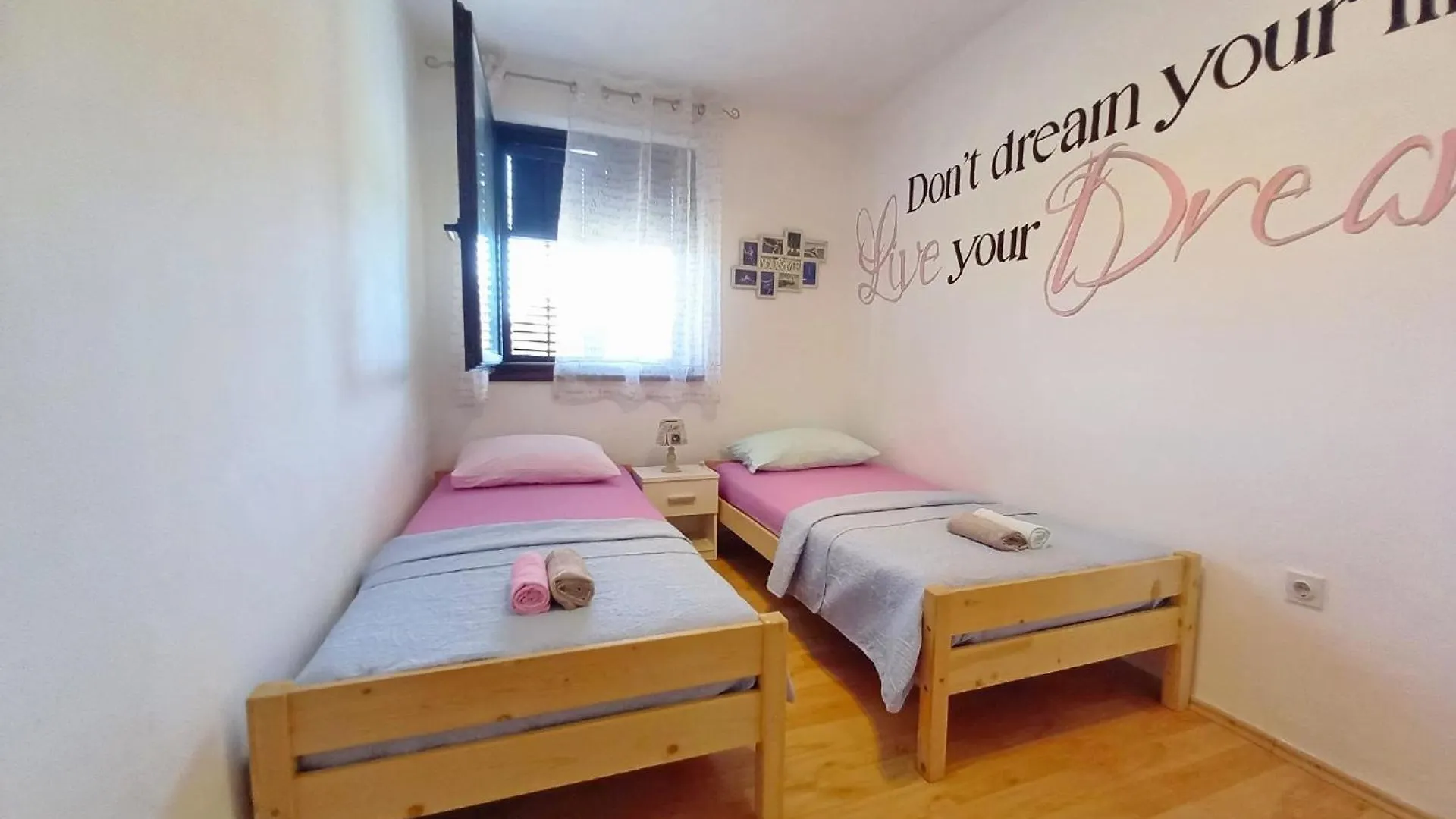 Geraeumige Ferienwohnung In Fazana Mit Gemeinsamem Grill Valbandon 0*,  Kroatien